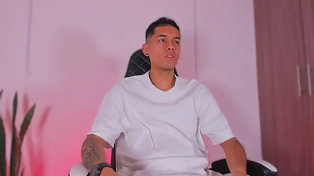 Nickyblazze  online show from October 18, 2025, 12:06 pm