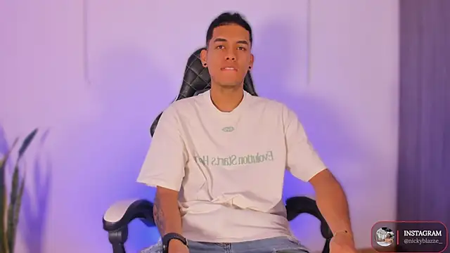 Nickyblazze  online show from October 30, 2025, 12:17 pm