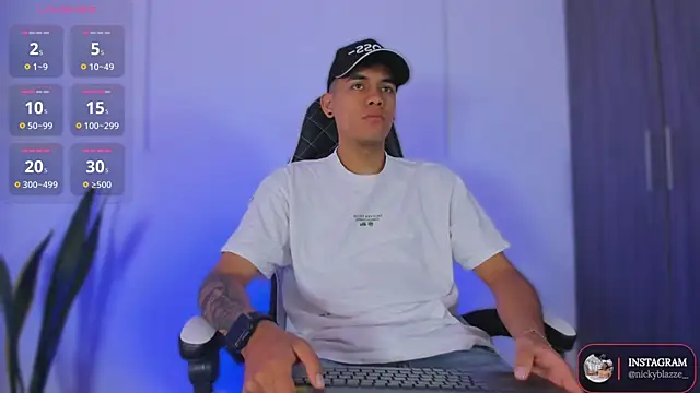 Nickyblazze  online show from November 17, 2025, 1:17 pm