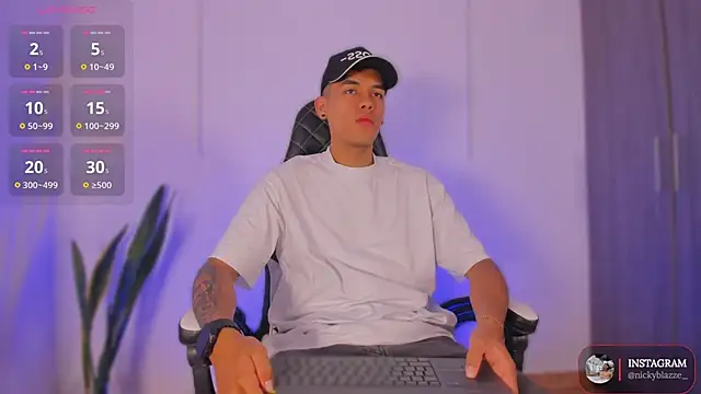 Nickyblazze  online show from November 18, 2025, 12:42 pm