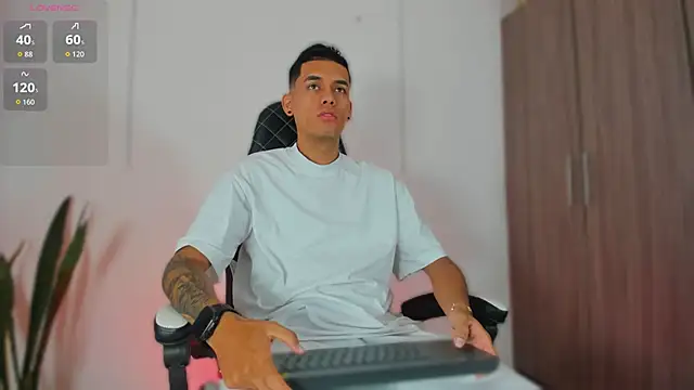 Nickyblazze  online show from December 3, 2025, 12:36 pm