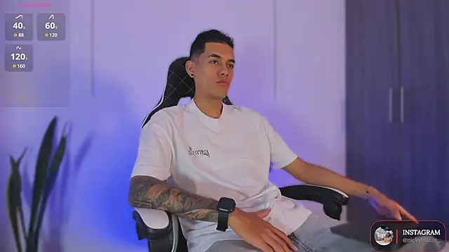 Nickyblazze  online show from December 5, 2025, 2:47 pm