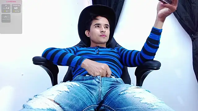 DayroDuran online show from November 9, 2025, 7:56 pm