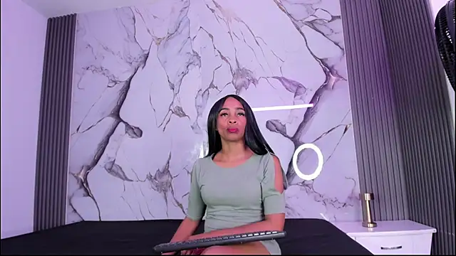 Hillarytonsonx online show from September 10, 2025, 12:05 pm