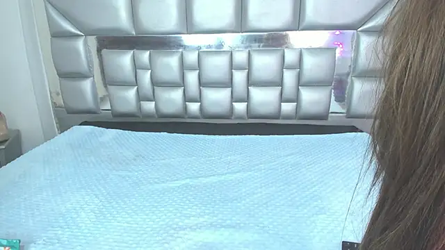 Snapshot of Hillarytonsonx chatting on April 15, 2026, 1:18 pm Hillarytonsonx online show from April 15, 2026, 1:18 pm