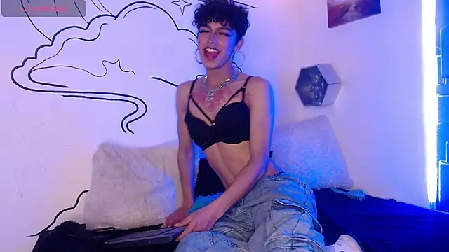 Trinity Knox online show from October 28, 2025, 3:58 pm