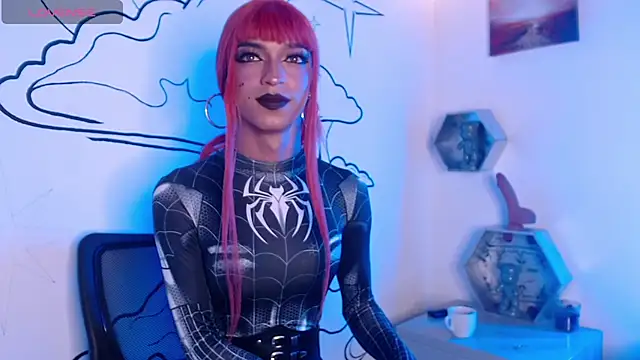 Trinity Knox online show from October 31, 2025, 4:19 pm