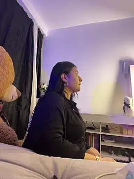 Elyross1  online show from October 24, 2025, 11:23 pm