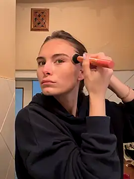 SophiiaStarr online show from November 11, 2025, 12:38 pm