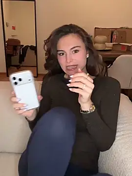 SophiiaStarr online show from November 22, 2025, 4:50 pm