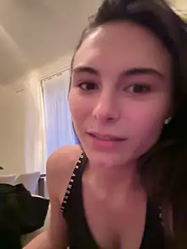 SophiiaStarr online show from April 22, 2026, 6:20 pm