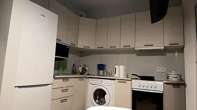 Denni Spilber online show from November 2, 2025, 3:25 pm