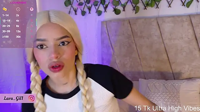 LaraGiil online show from September 24, 2025, 1:36 pm