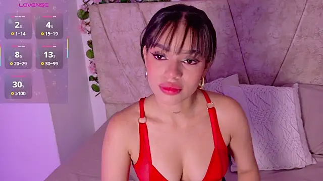 LaraGiil online show from November 17, 2025, 1:17 pm