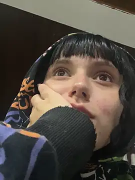 XBODTRIIPX online show from December 5, 2025, 3:48 am