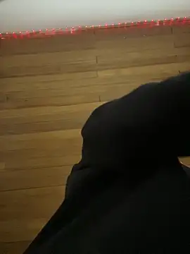 XBODTRIIPX online show from April 22, 2026, 12:02 am