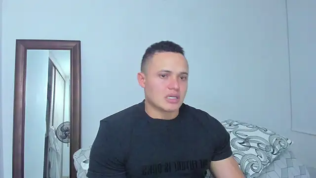 KingLevi01 online show from April 17, 2026, 11:30 pm