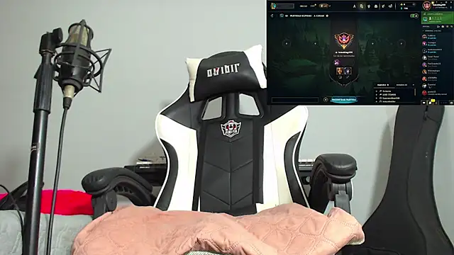 dereck karter online show from December 6, 2024, 3:19 am