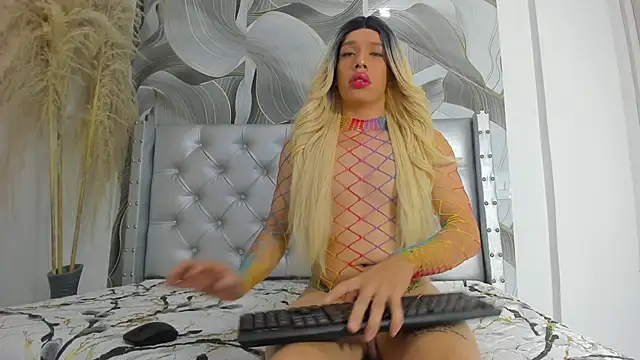 ScalethRous online show from September 21, 2025, 1:51 am