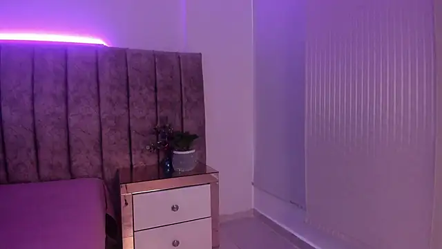 Ambeer fox  online show from April 21, 2026, 12:33 pm