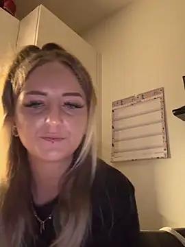 Snapshot of Lyra_XX chatting on June 16, 2026, 8:44 pm Lyra XX online show from June 16, 2026, 8:44 pm