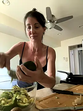 NurseStephania online show from September 18, 2025, 3:47 pm