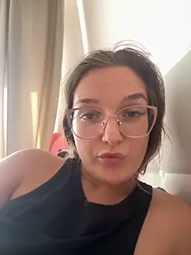 Bellatrisssaa online show from September 14, 2025, 10:03 am