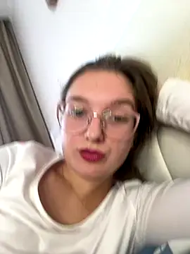 Bellatrisssaa online show from November 6, 2025, 11:33 am