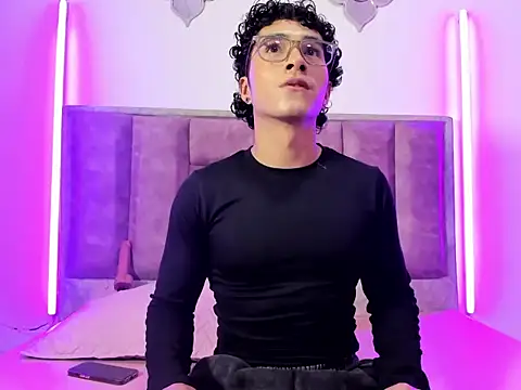 0anonimo bottom1 online show from September 25, 2025, 8:23 pm