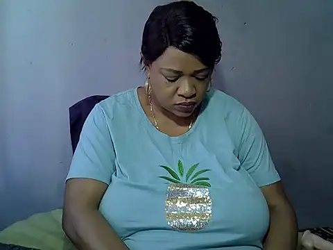 BUSTY QUEEEN online show from November 9, 2025, 7:39 am