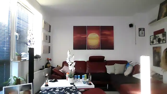 hellgirl1980 online show from October 15, 2025, 1:33 pm