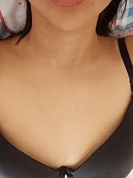 Snapshot of bebeksiii chatting on October 28, 2025, 8:18 am bebeksiii online show from October 28, 2025, 8:18 am