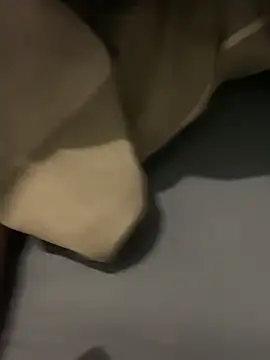 Maxie VIP online show from April 17, 2026, 10:57 pm