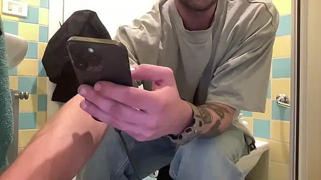 Snapshot of ludox899 chatting on March 7, 2026, 12:29 am ludox899 online show from March 7, 2026, 12:29 am