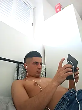 Andr3s69xxx online show from February 21, 2026, 2:18 pm