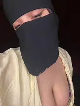 Snapshot of RooVaaN-Xx chatting on October 23, 2025, 7:01 pm RooVaaN-Xx online show from October 23, 2025, 7:01 pm