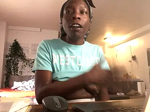 littyleesh1 online show from September 24, 2025, 1:36 pm