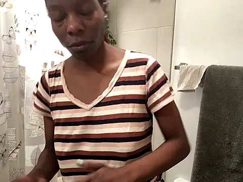 littyleesh1 online show from November 23, 2025, 1:33 pm