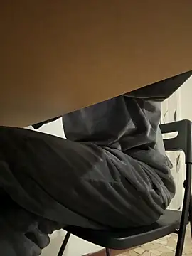 Snapshot of JJ_131 chatting on December 13, 2025, 8:47 pm JJ 131 online show from December 13, 2025, 8:47 pm