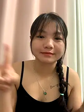 Emlyly-18 online show from September 9, 2025, 2:11 am