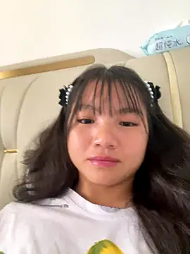 Emlyly-18 online show from September 12, 2025, 5:51 am