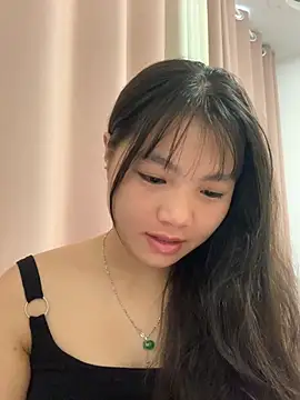 Emlyly-18 online show from September 19, 2025, 12:23 am