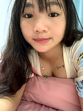 Emlyly-18 online show from October 2, 2025, 4:19 am