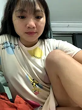 Emlyly-18 online show from October 11, 2025, 3:10 pm