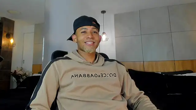 Snapshot of B_Wild chatting on June 4, 2026, 3:23 am B Wild online show from June 4, 2026, 3:23 am
