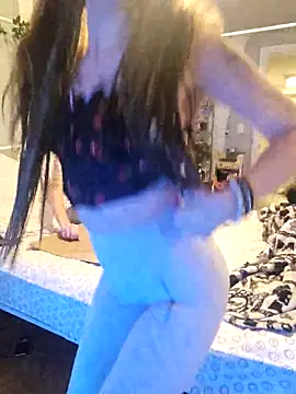 Snapshot of Blossom94 chatting on September 16, 2025, 4:46 am Blossom94 online show from September 16, 2025, 4:46 am