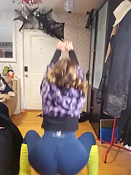 Snapshot of Blossom94 chatting on October 9, 2025, 6:06 pm Blossom94 online show from October 9, 2025, 6:06 pm