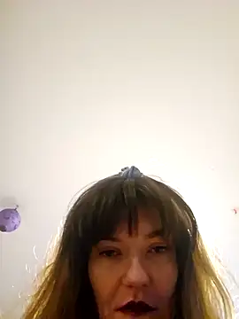 Snapshot of Blossom94 chatting on November 5, 2025, 5:24 pm Blossom94 online show from November 5, 2025, 5:24 pm