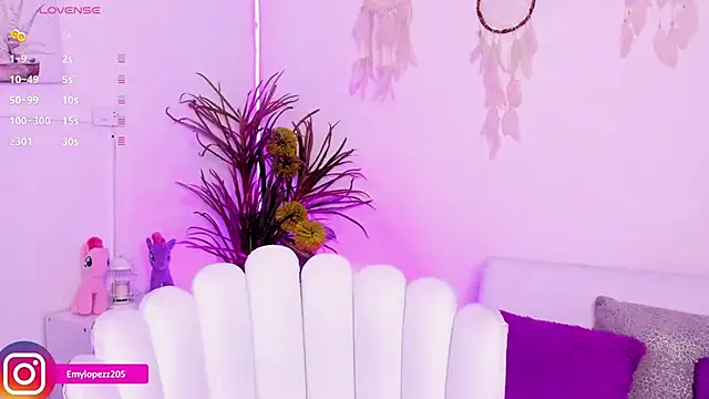 Emylopezz online show from November 29, 2025, 1:36 pm