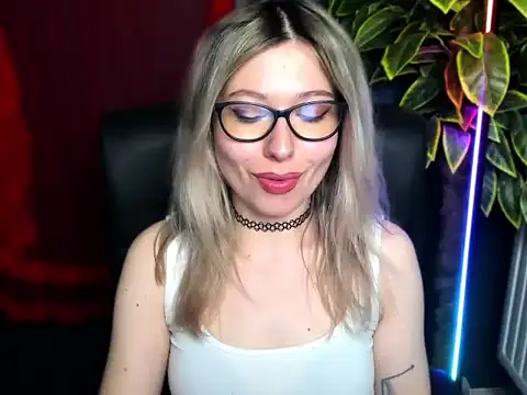 Snapshot of loveHeidi chatting on May 14, 2026, 6:42 am loveHeidi online show from May 14, 2026, 6:42 am
